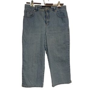 4/$20 Vintage mom style 90s light wash denim capris
